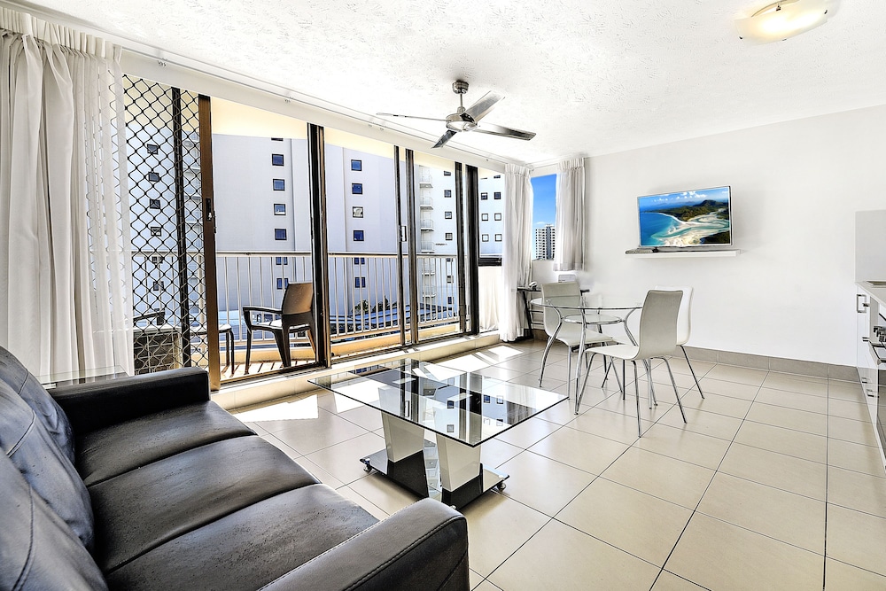 BEST WESTERN BROADBEACH TRAVEL INN APARTMENTS 48/70