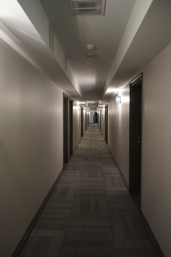 Amber Hotel 3/49