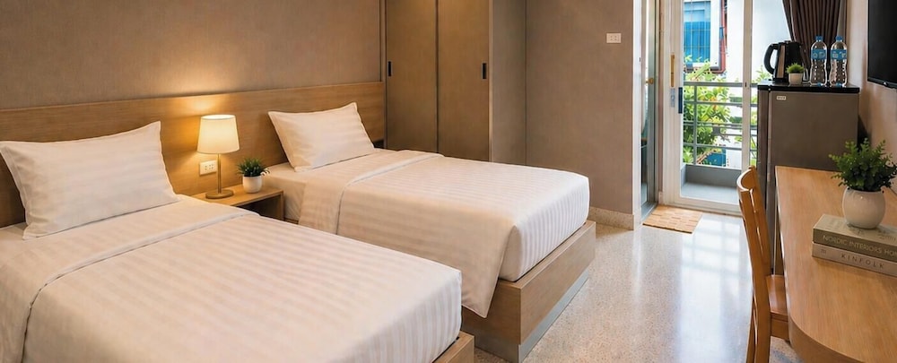 Superior, Twin Beds, The Fifth Residence 2/9