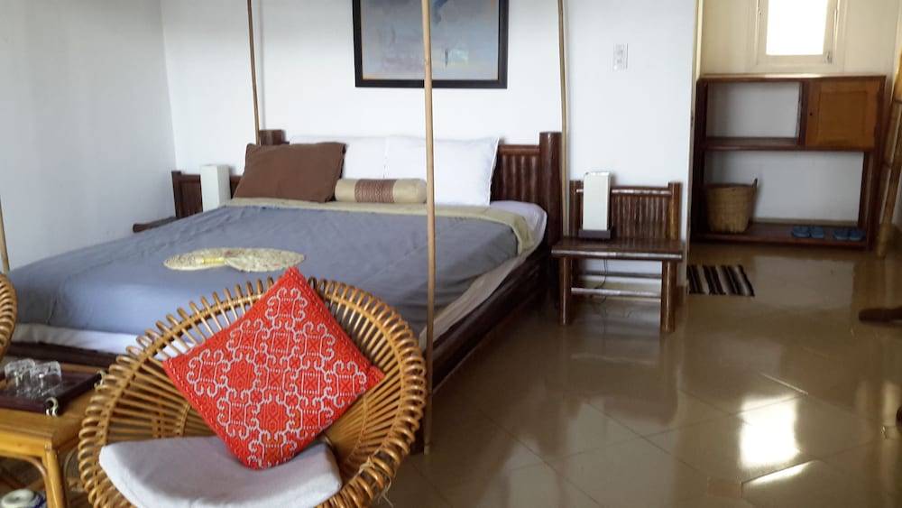 Bamboo Cottages 24/73