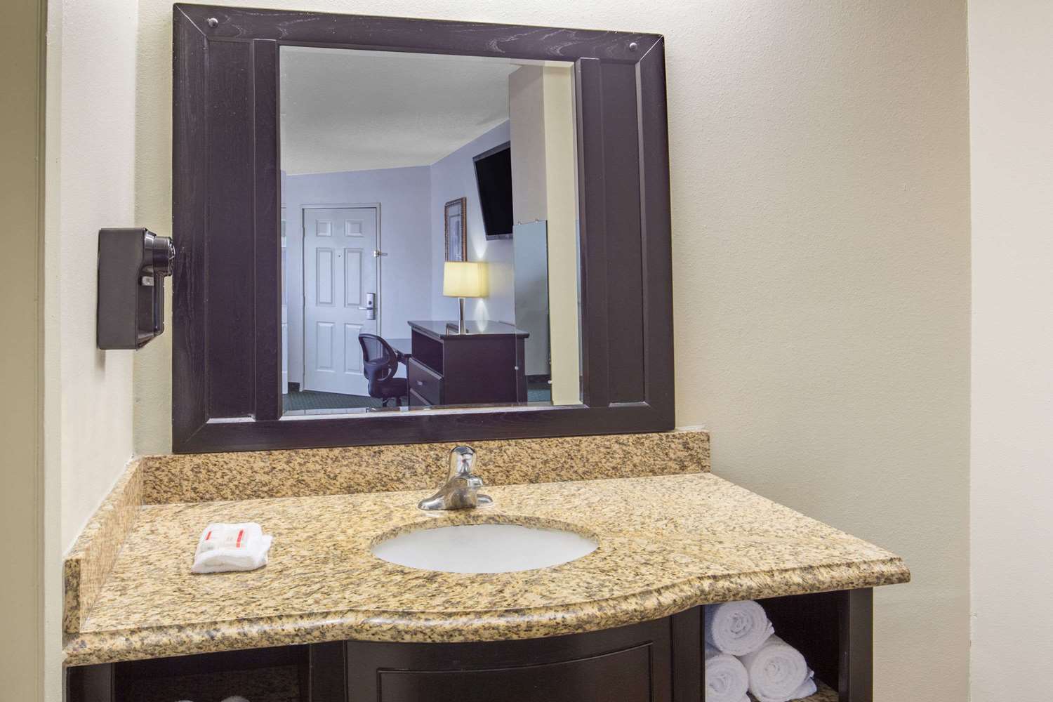 Ramada By Wyndham Ontario 31/31