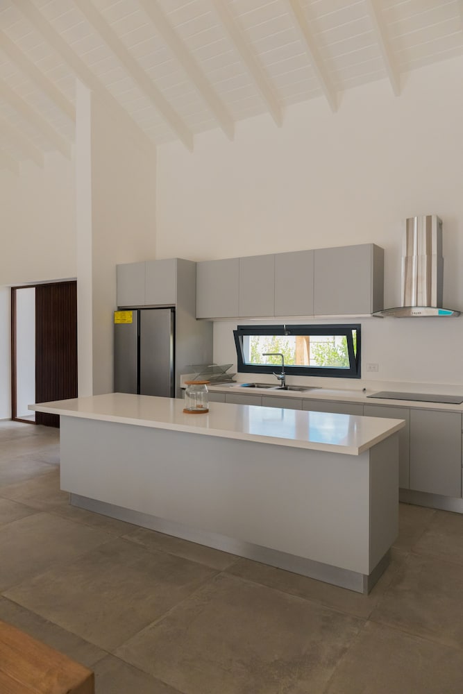 Tracadero Beach Resort 13/77