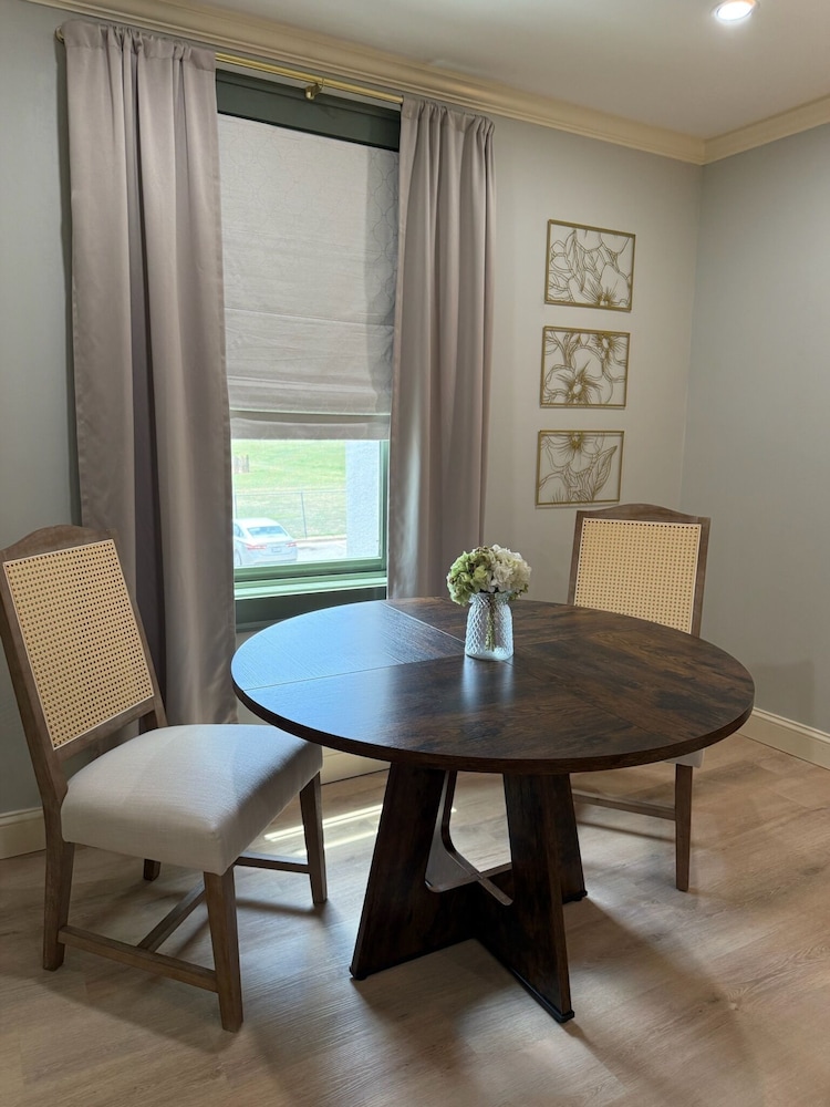 Greenville Inn Suites 53/67