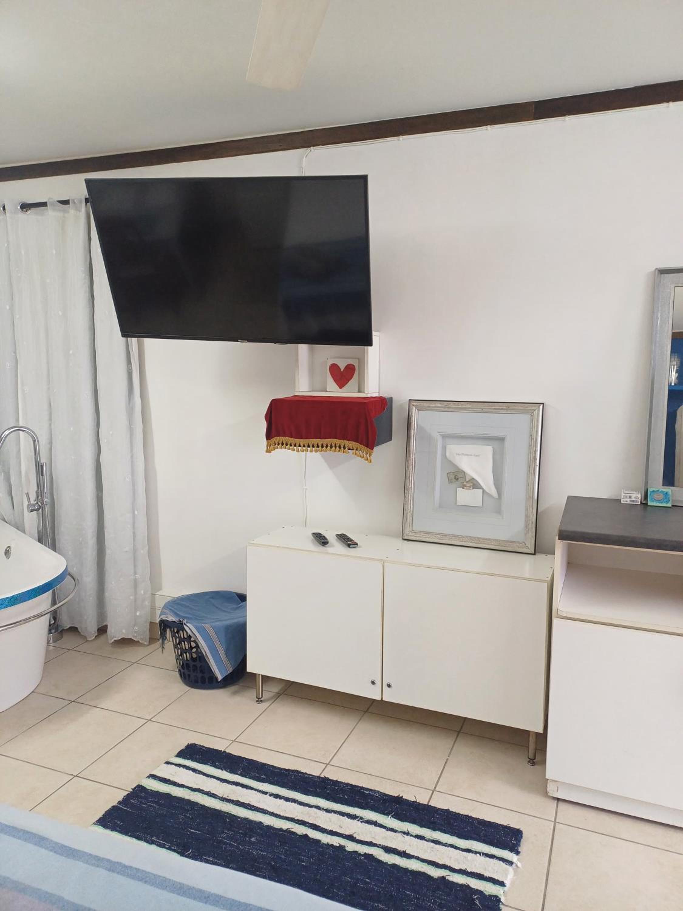 Santini Lace Self Catering 7/29