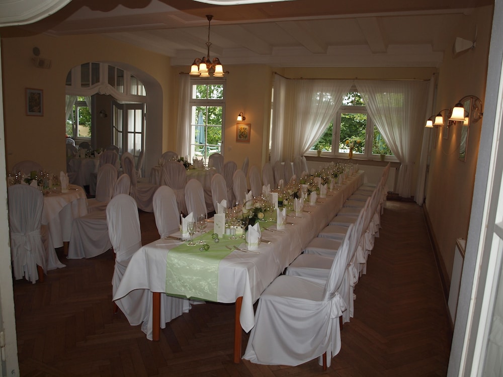 Hotel Bellevue Schmolln 26/42