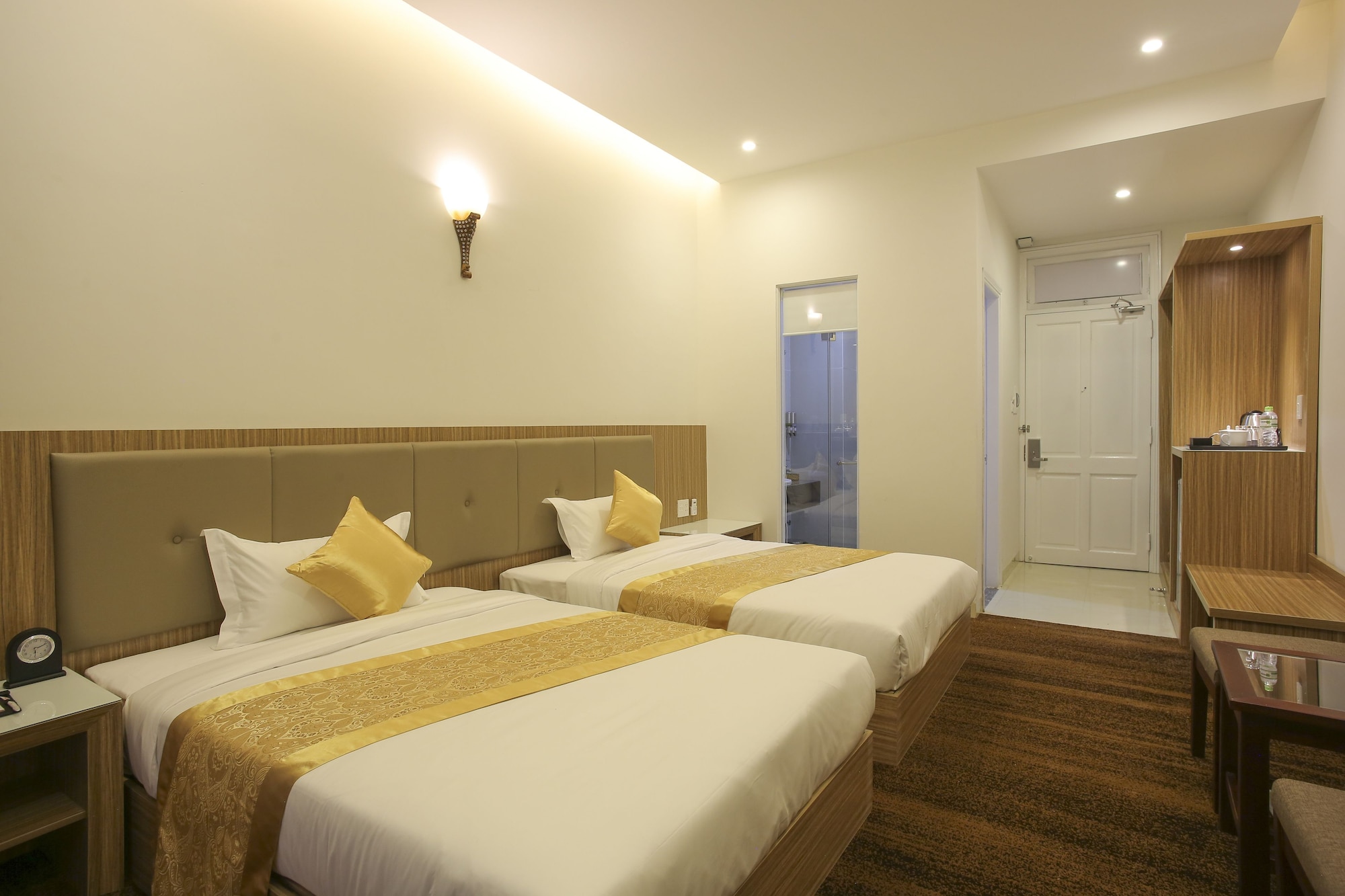 DELUXE, TWIN BEDS