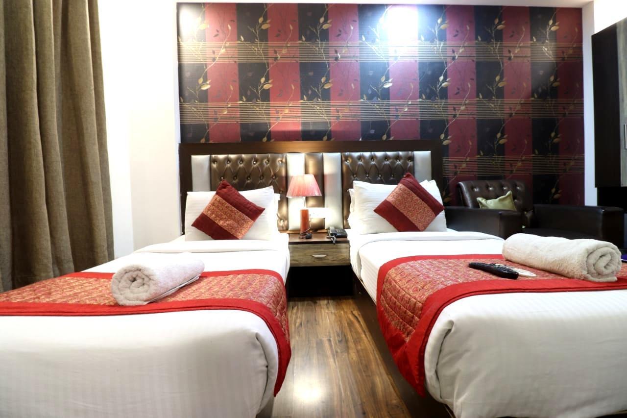 Deluxe, Twin Beds