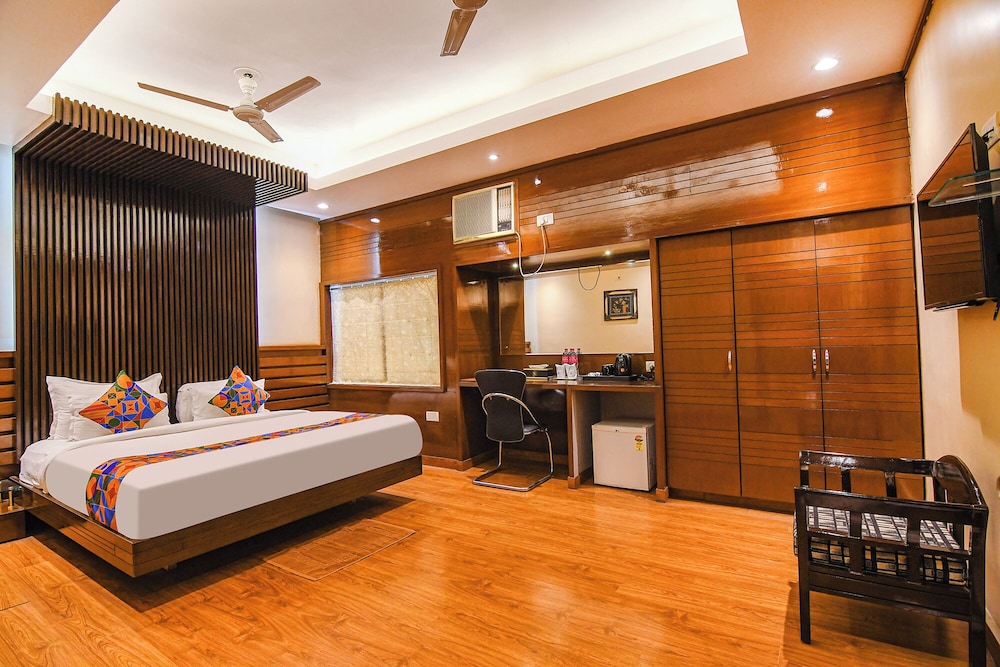 OYO Premium Hinoo Ranchi 24/53