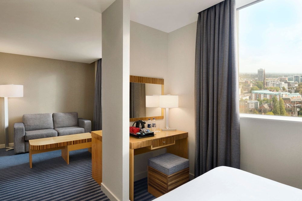 Ramada Hotel & Suites by Wyndham Coventry 23/38