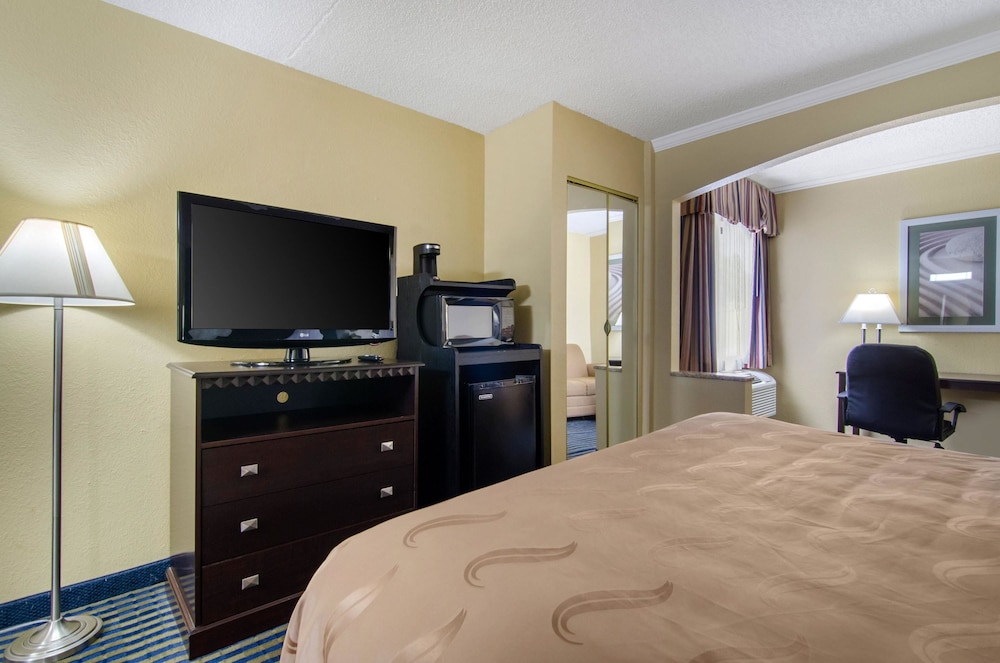 Quality Inn Merriam Kansas City 11/41