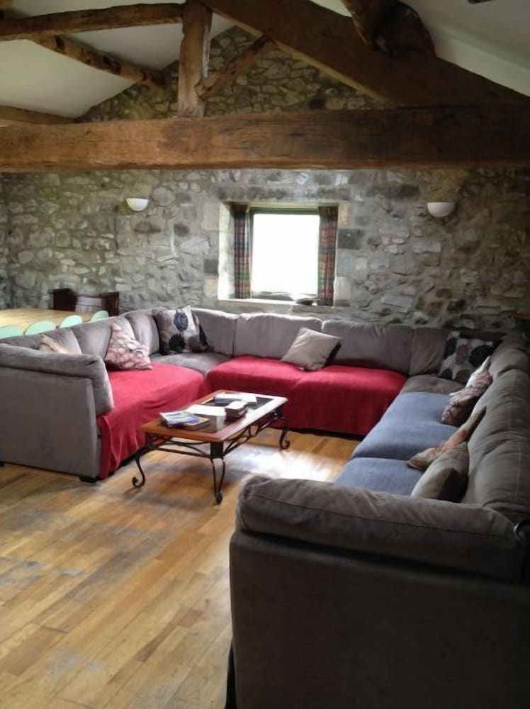 Skirfare Barn 4/9