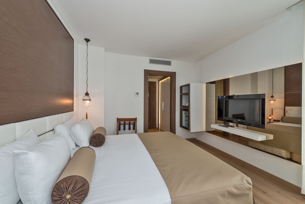2 Bedrooms, Family, 1 Double and 3 Single Beds