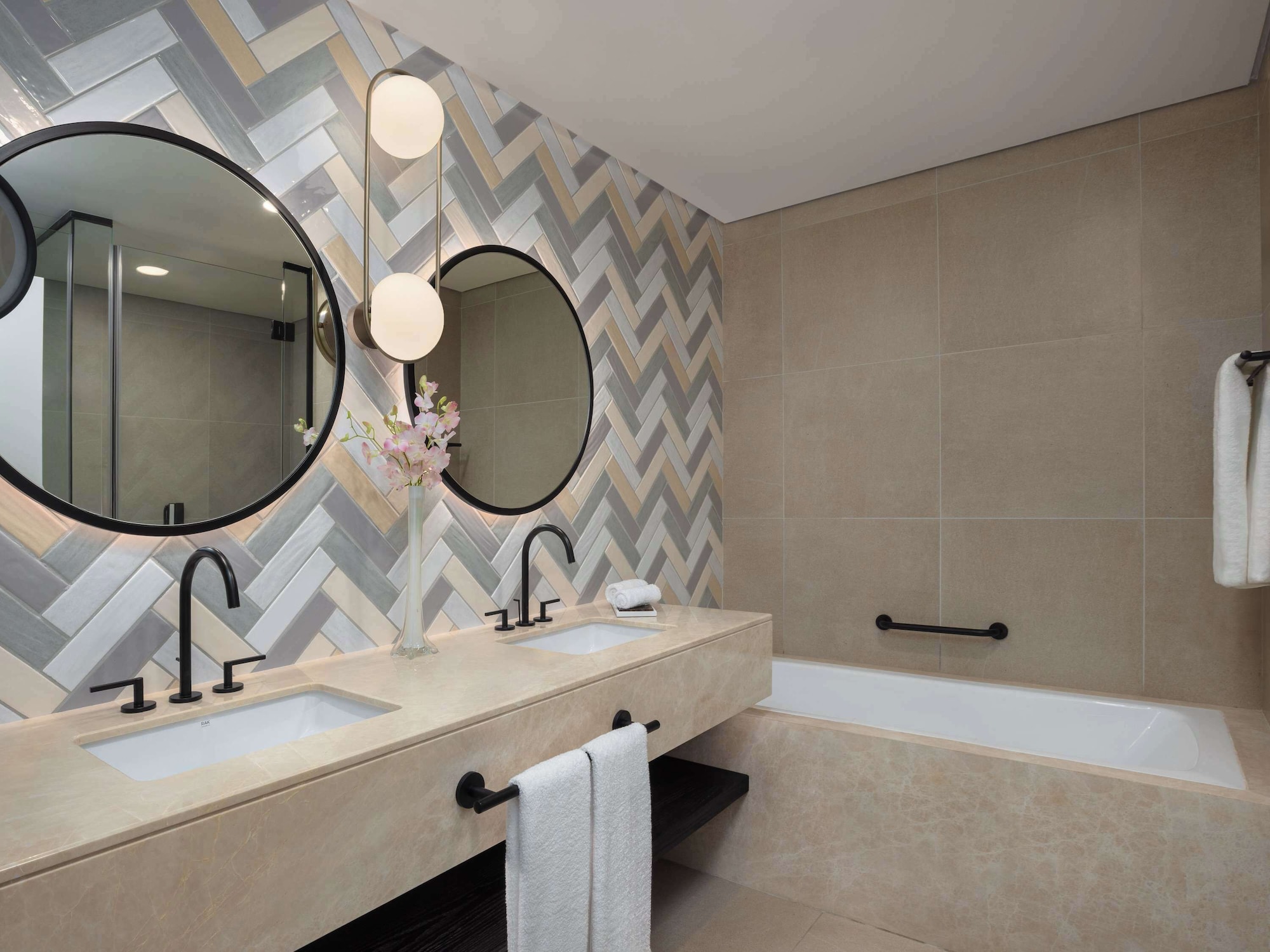 1 Bedroom, Suite, King Bed, Beach Front، Sofitel Ras Al Khaimah Al Hamra Beach Resort 7/8