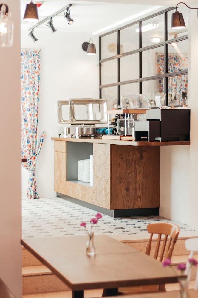 Avena By Artery Hotels 70/78