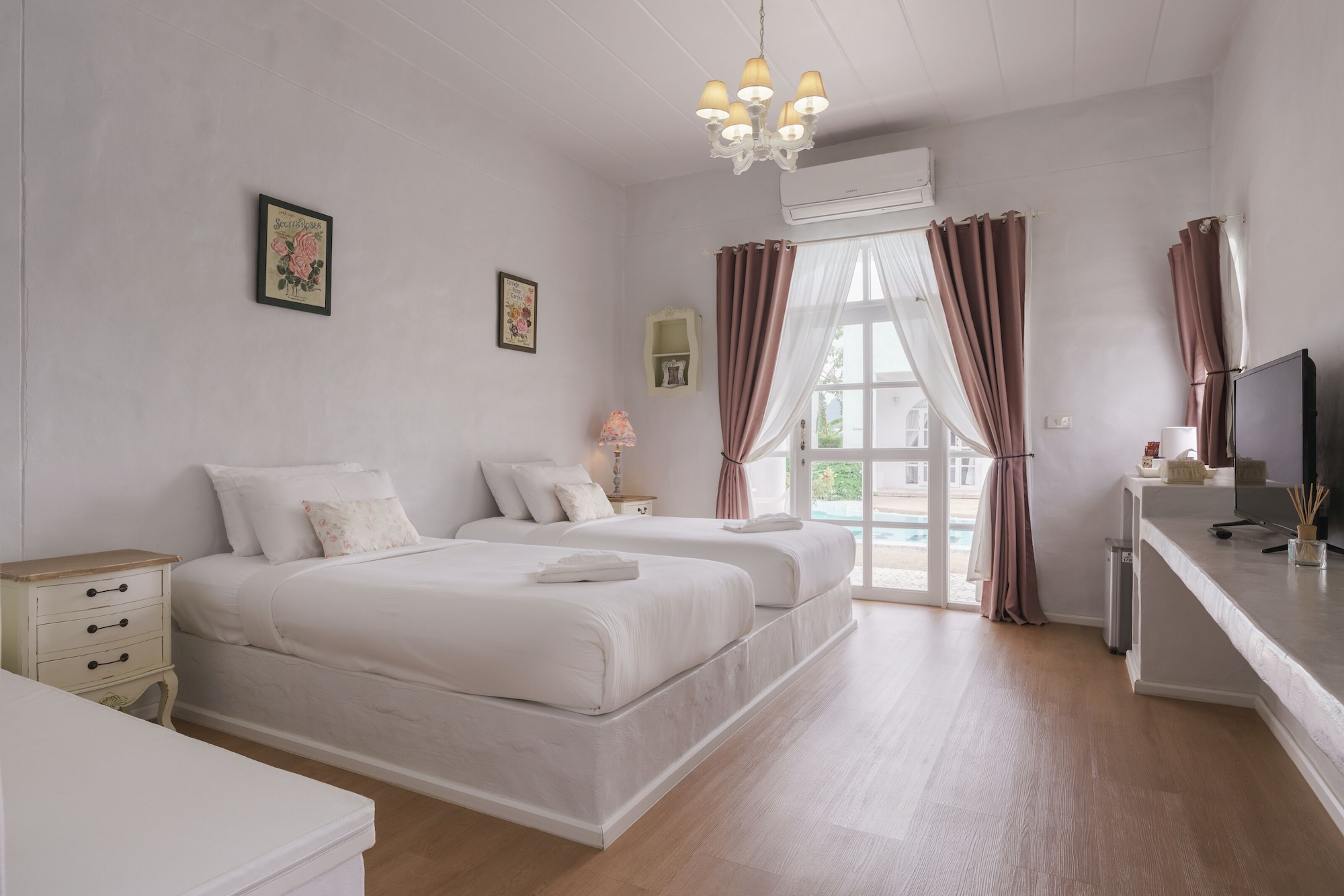Room, Twin Beds, Pet Friendly, Pool Access