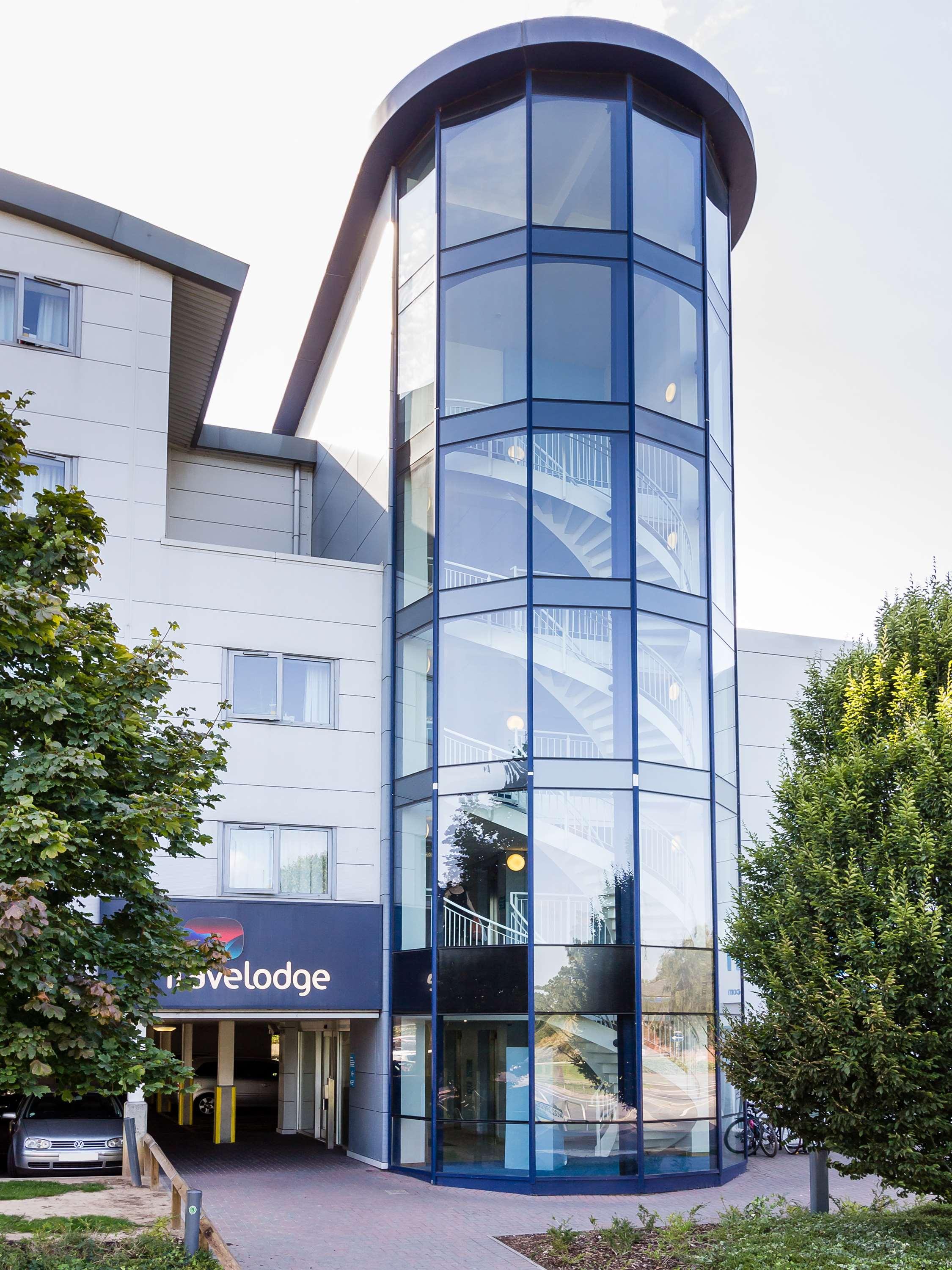 Travelodge Guildford 2/30