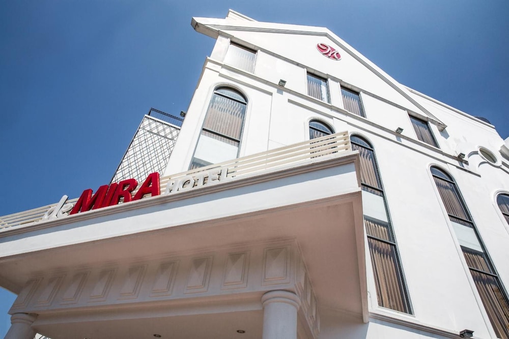 deMira Hotel Gubeng Surabaya 2/26