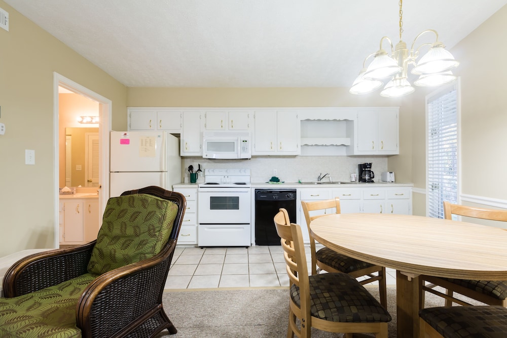 Country Club Villas 32/67