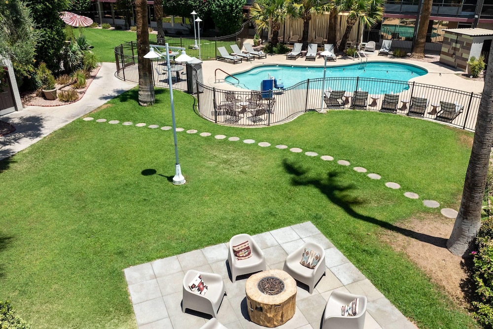 Papago Hotel by Reside, Trademark Collection by Wyndham 65/68