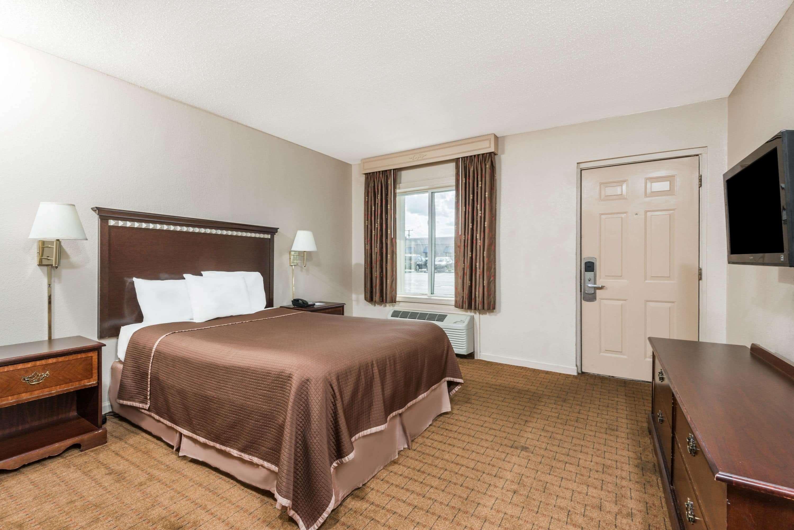 Howard Johnson By Wyndham Springfield 16/31