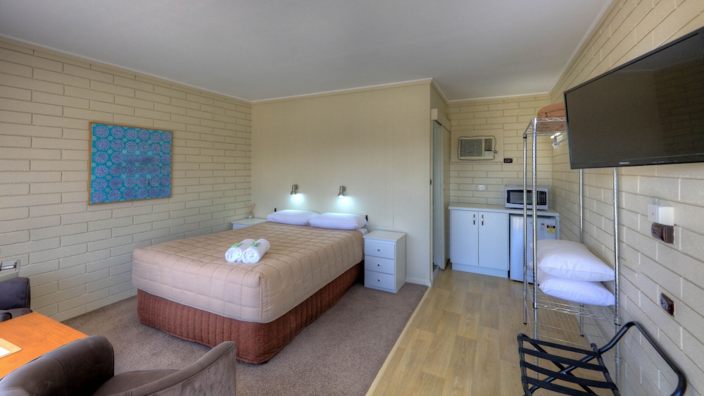 Motel Menere Apos S 37/61