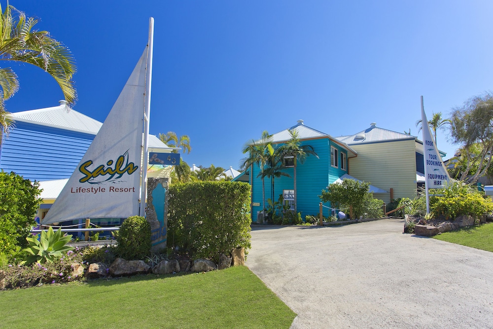 SAILS LIFESTYLE RESORT 38/43