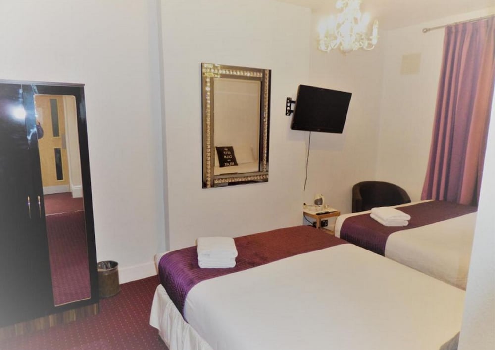 Lancaster Court Hotel 11/57