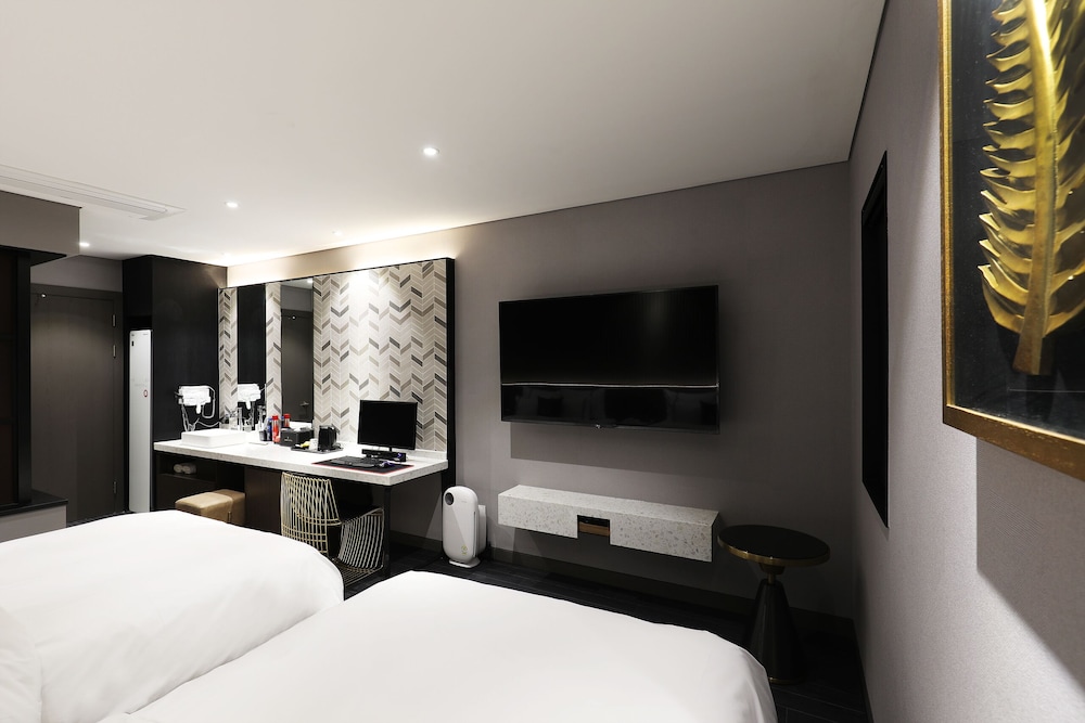 Mari Hotel 15/50
