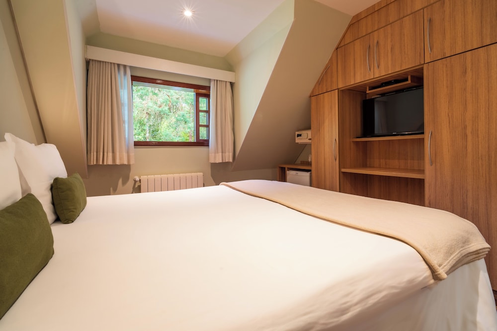 DELUXE, APARTMENT, JETTED TUB
