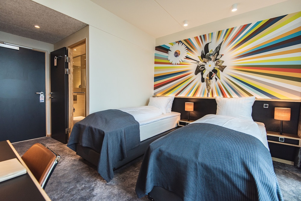 Connecting, Quadruple, King and Twin Beds