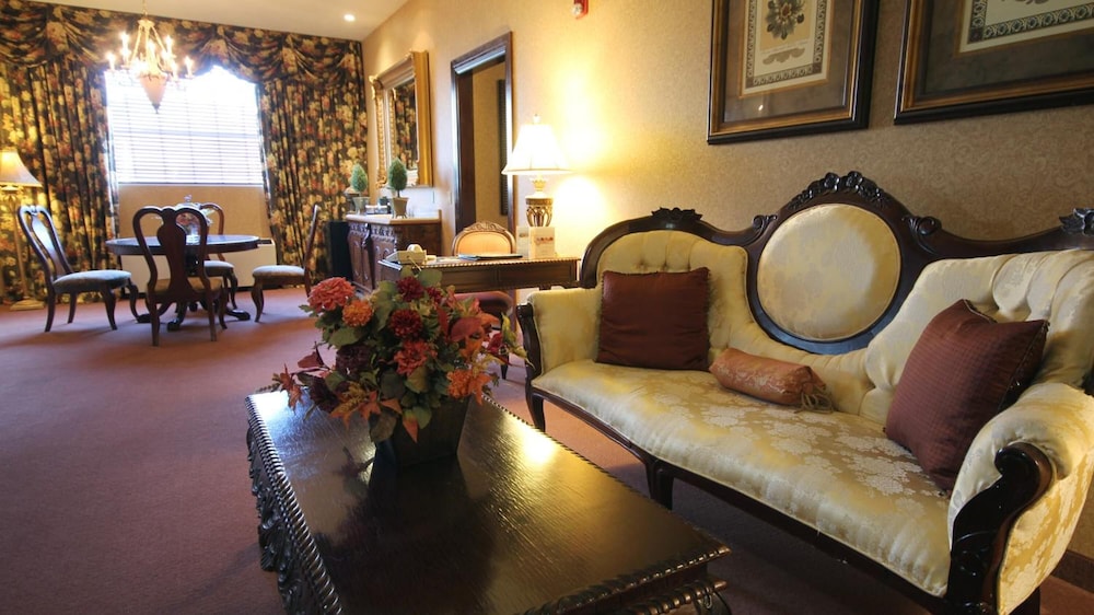 The Inn And Spa At East Wind 63/70
