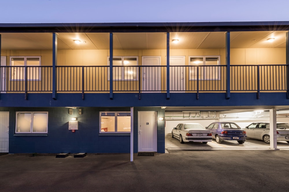 C Motel 36/40