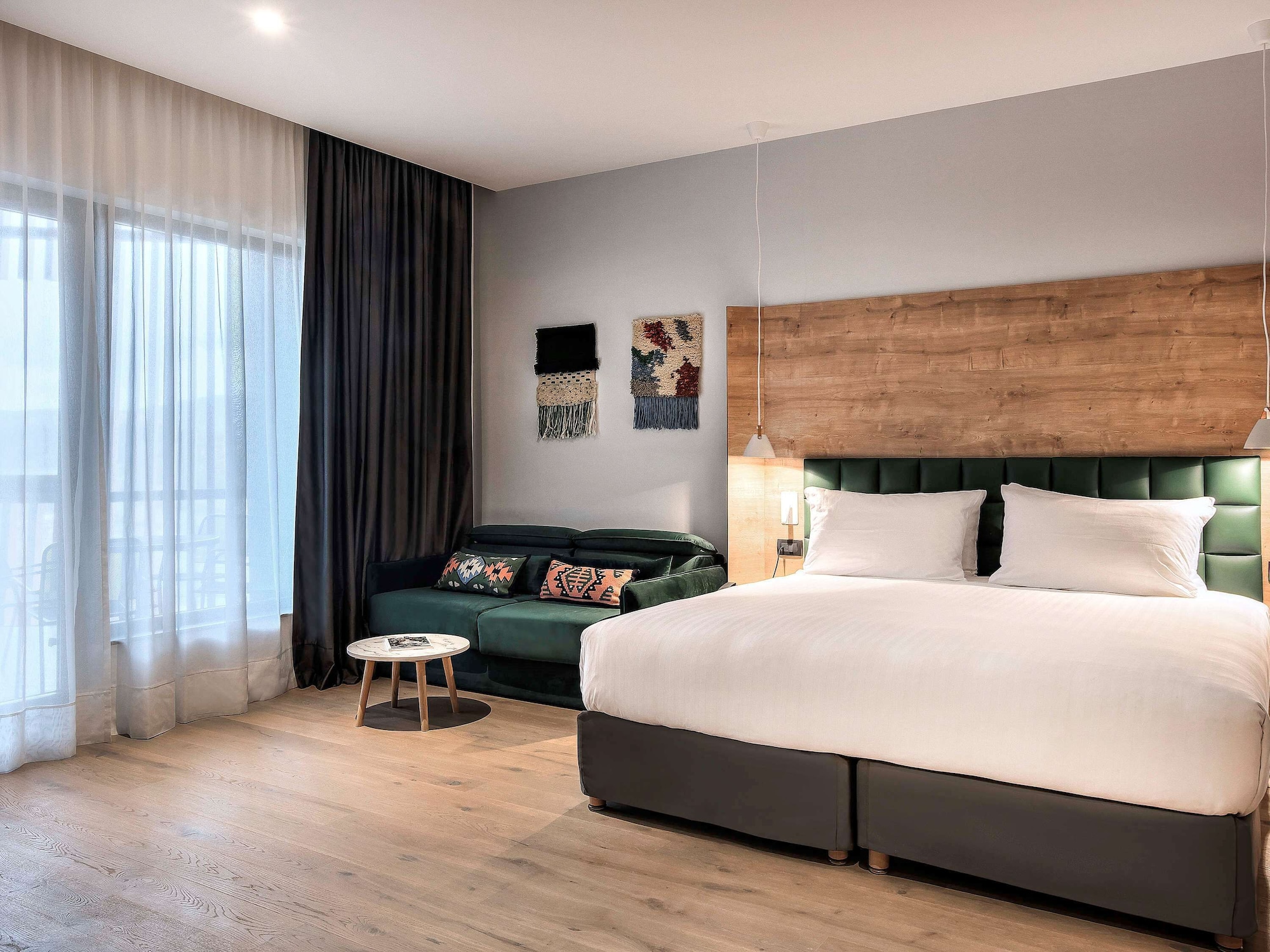 JUNIOR SUITE, KING BED, BALCONY