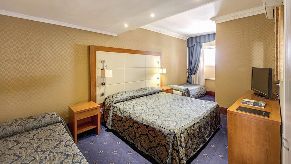 939 Hotel 7/52