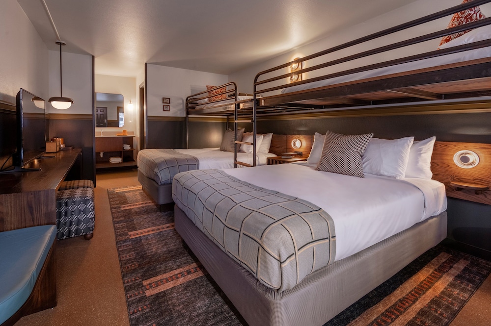 ROOM, BUNK BED, QUEEN BED