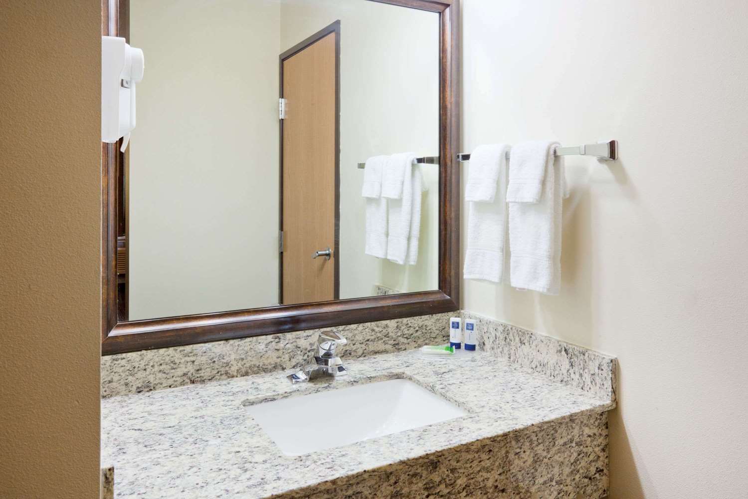 Americinn By Wyndham Coon Rapids 42/42