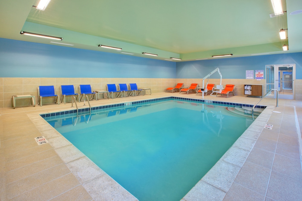 Holiday Inn Express Suites New Castle 41/62