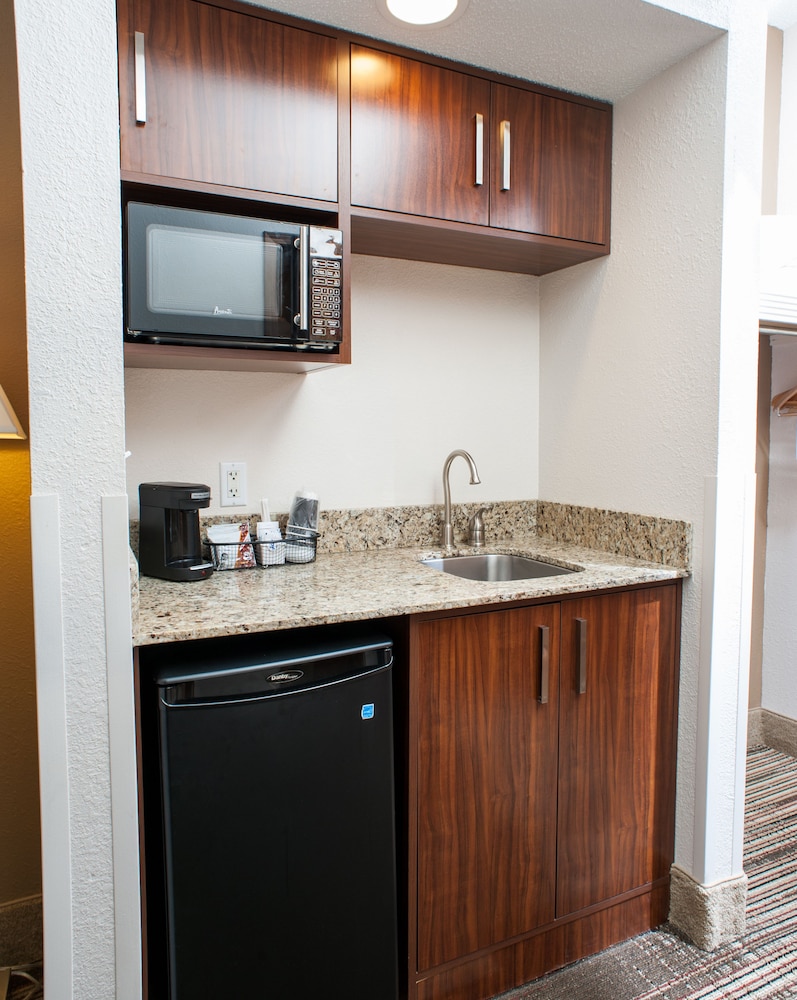 Northfield Inn Suites Conference Center 56/63