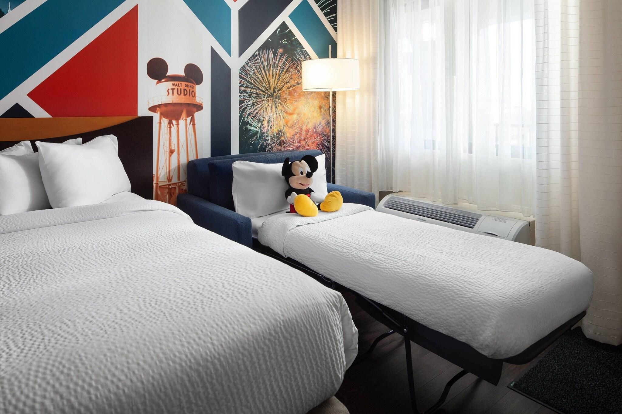 Theme, 2 Queen Beds، Fairfield Inn By Marriott Anaheim Resort 2/10