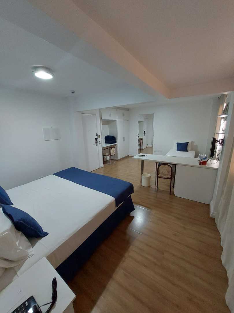 غرفة فاخرة ثلاثية بسرير مزدوج