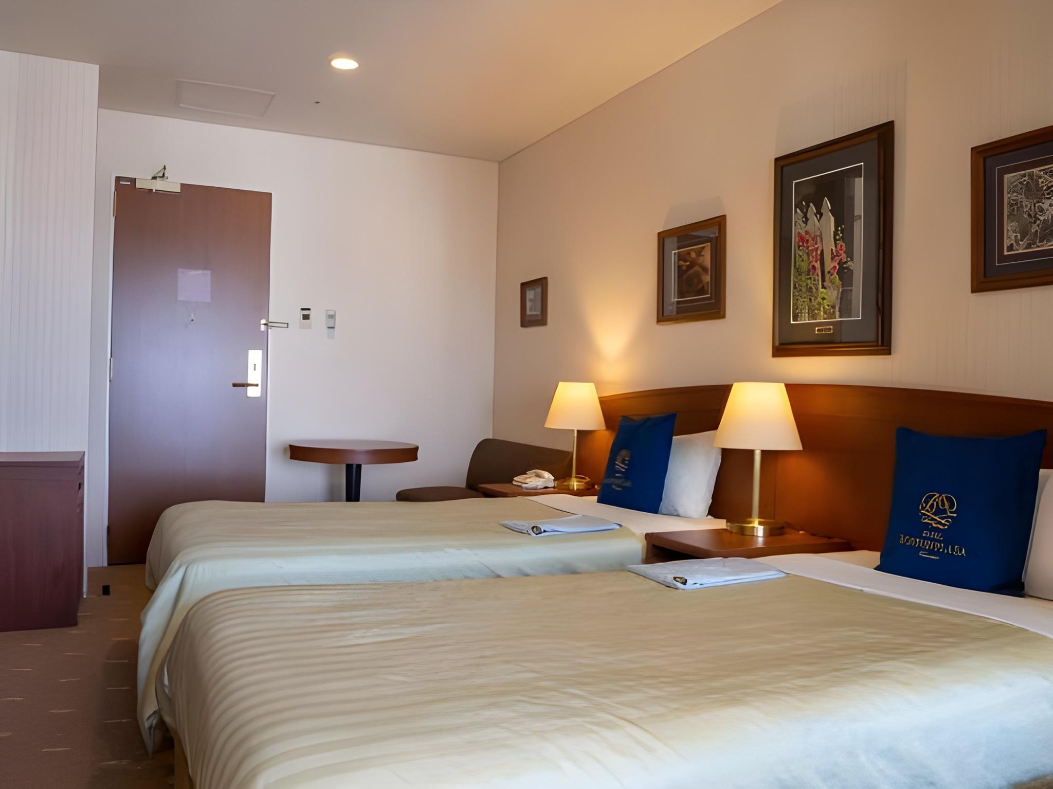 Room, Twin Beds, with View, Bathtub