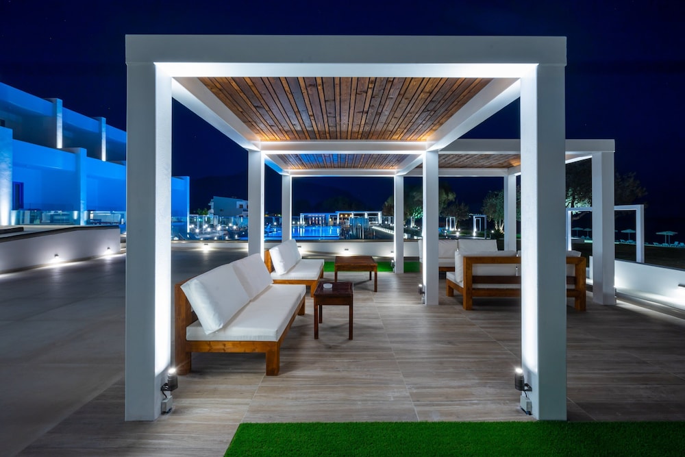 Kamari Plus Hotel 9/49