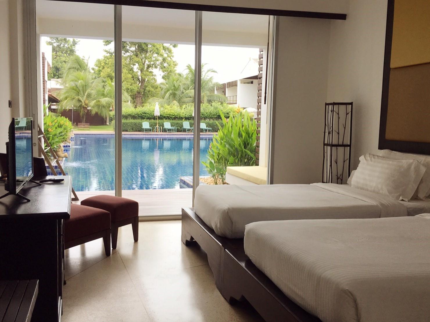 Room, Twin Beds, Pool Access