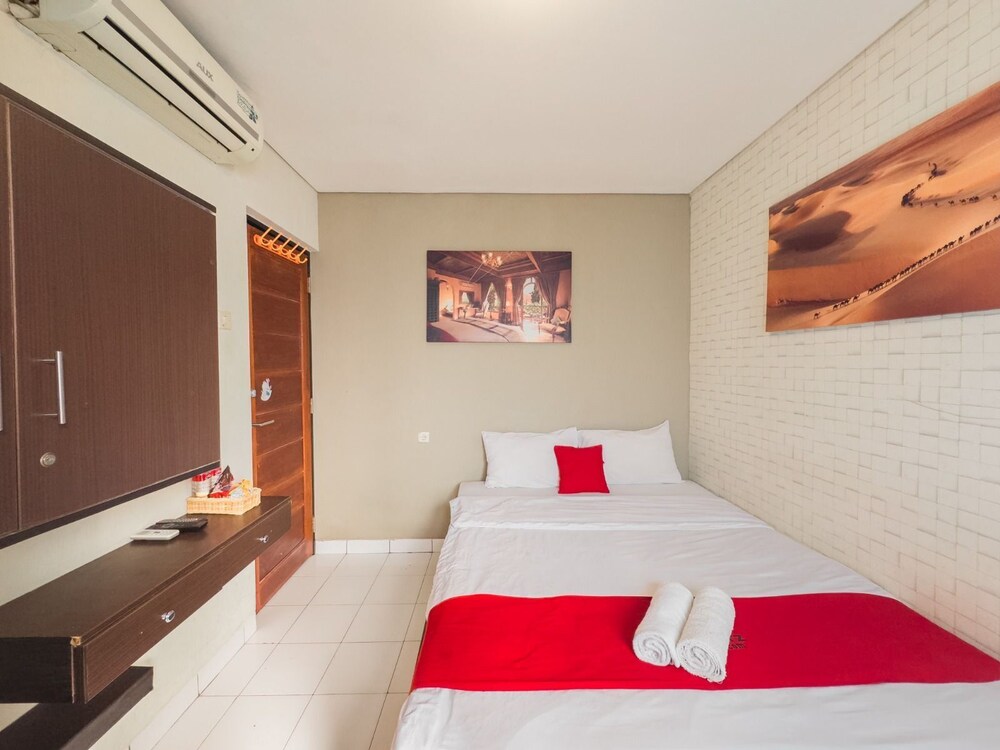 Reddoorz Plus Near Hayam Wuruk 2 11/33