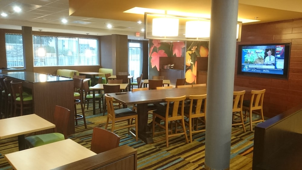 Fairfield Inn Suites Cuero 38/54