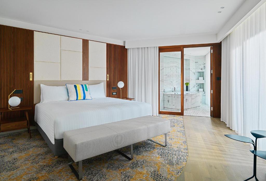 1 Bedroom, Presidential, Suite, King Bed, Sea Front, Club Lounge Access