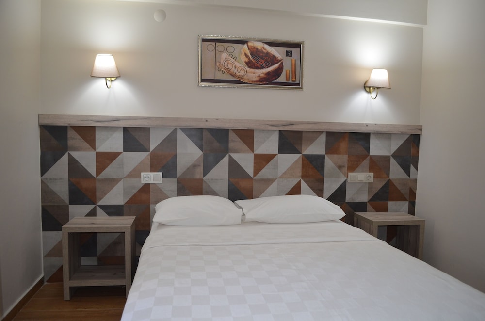 Megas Hotel 19/45