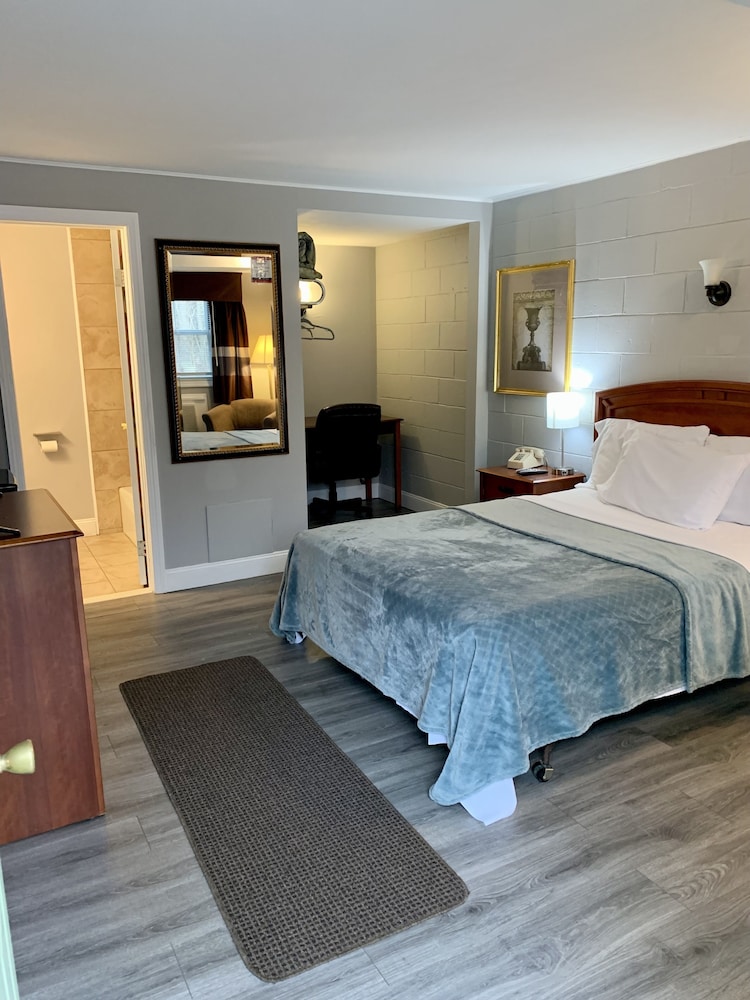 Hill Top Motel 6/48