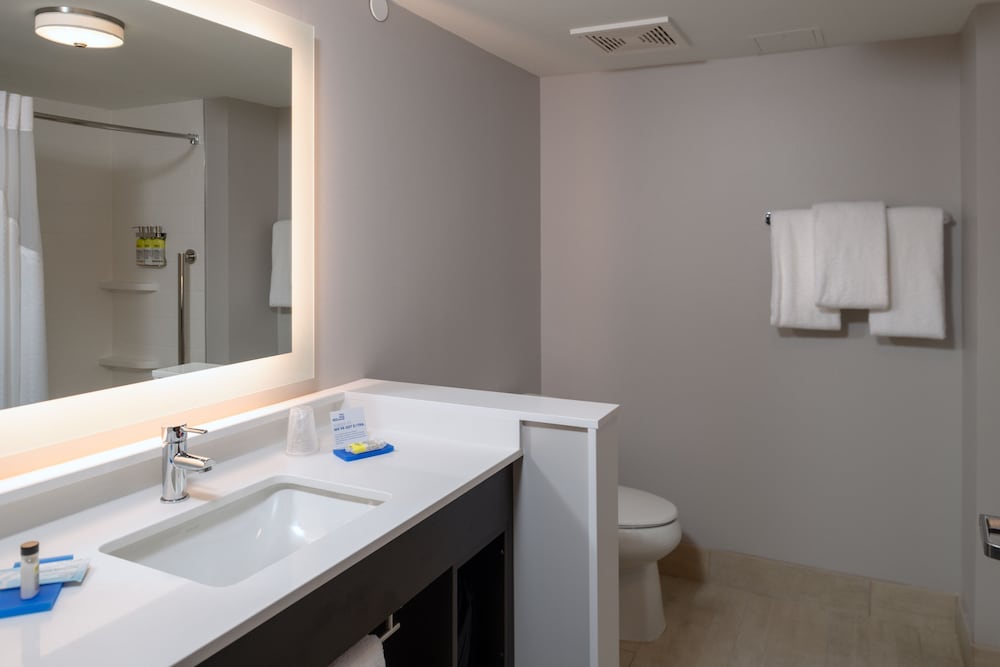 Holiday Inn Express Suites Tulsa Downtown Arts District 14/40