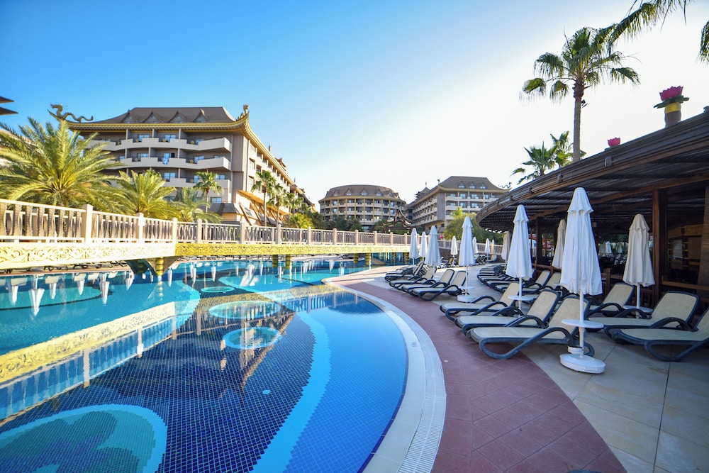 Royal Dragon Hotel 21/50